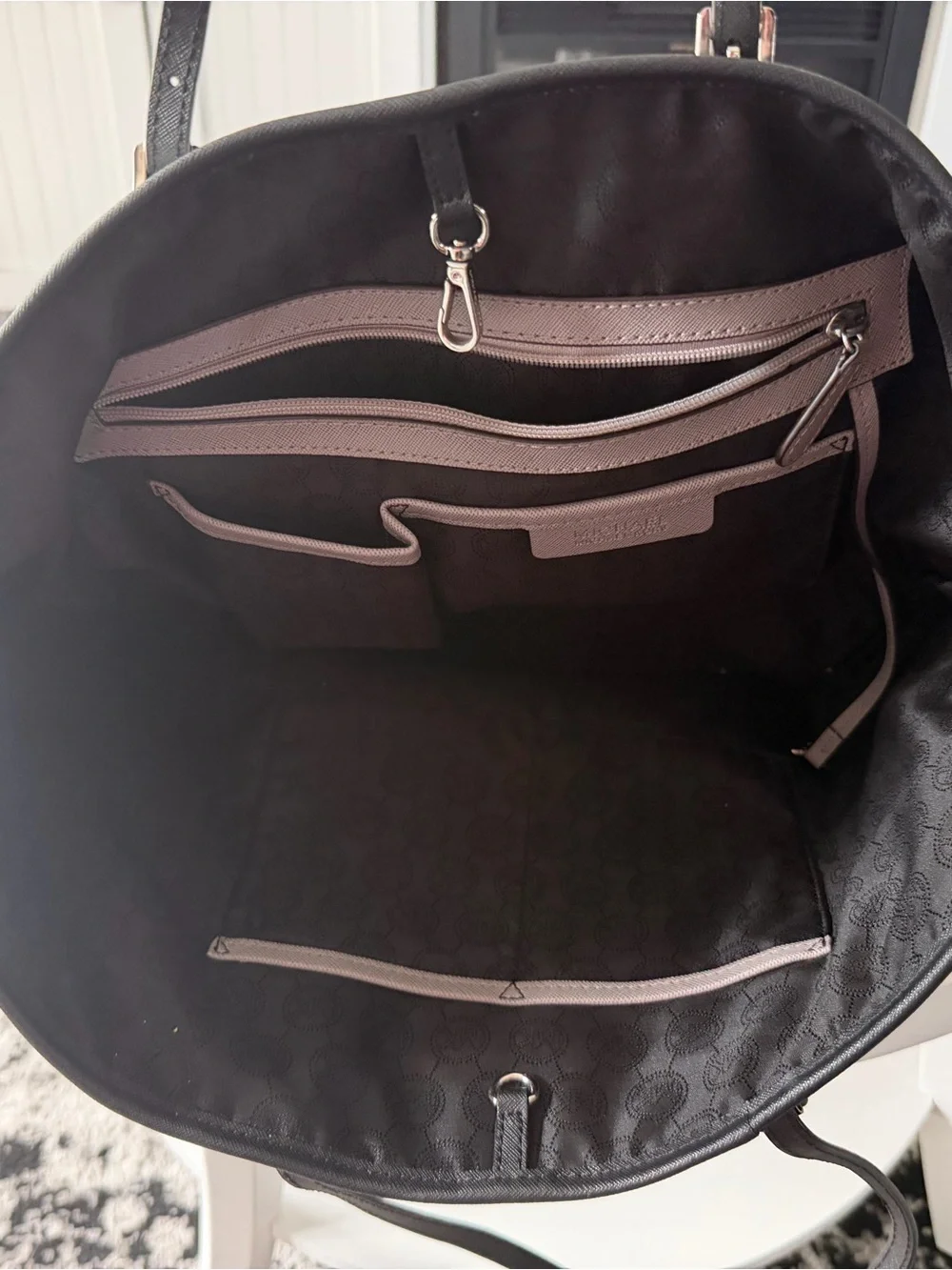 Michael Kors White and Black Paneled Tote with Logo Charm - Picture 3 of 5